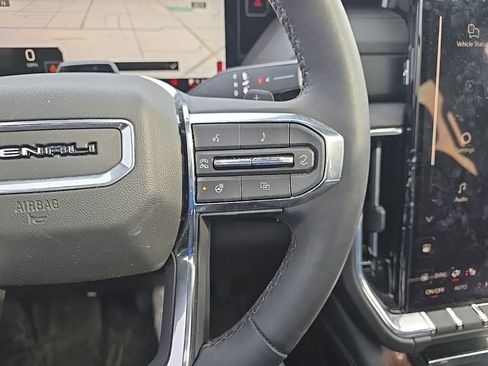 Used 2025 GMC Yukon Denali w/ Denali Reserve Package image 21