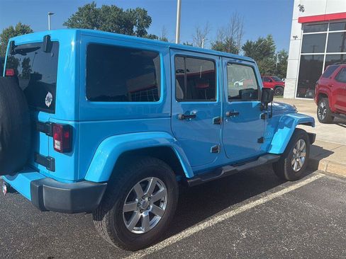 Used 2017 Jeep Wrangler Unlimited Sahara w/ Connectivity Group AWD/4WD image 2