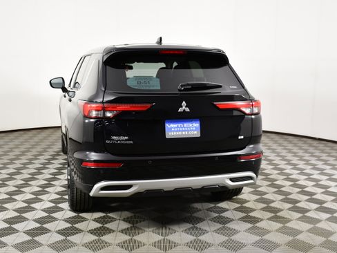 Used 2023 Mitsubishi Outlander SE AWD/4WD image 7