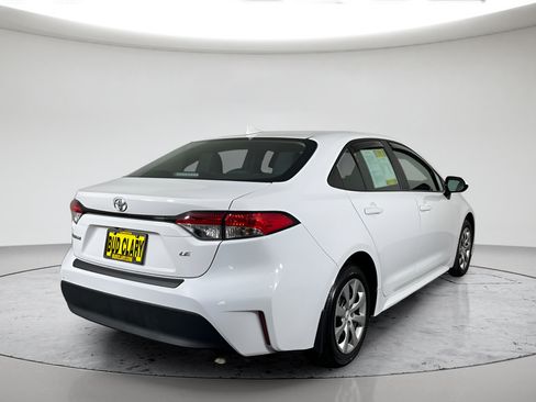 Used 2025 Toyota Corolla LE FWD image 5