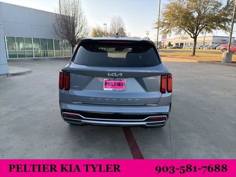 Certified 2022 Kia Sorento SX image 11