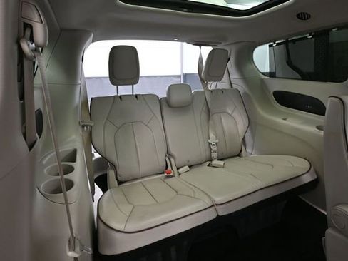 Used 2020 Chrysler Pacifica Limited FWD image 45