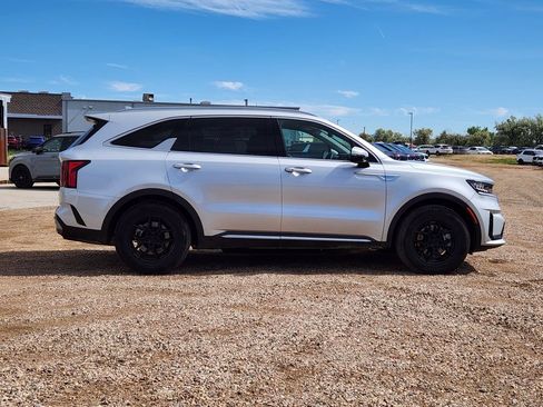 Certified 2023 Kia Sorento EX AWD/4WD image 2