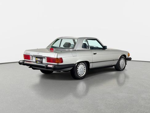 Used 1987 Mercedes-Benz 560 SL image 3