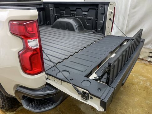 New 2026 Chevrolet Silverado 1500 ZR2 image 9