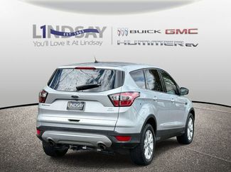 Used 2017 Ford Escape SE FWD video 2
