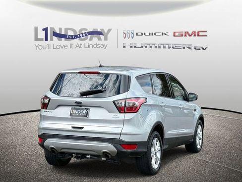 Used 2017 Ford Escape SE FWD image 2