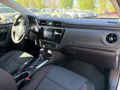 Used 2019 Toyota Corolla LE image 31