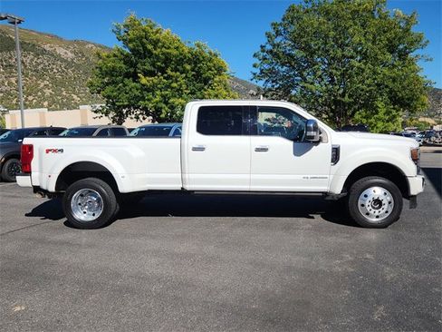 Certified 2022 Ford F450 Platinum w/ FX4 Off-Road Package image 2