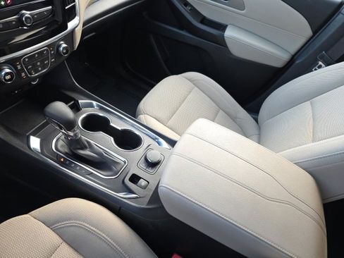 Used 2023 Chevrolet Traverse LS image 30