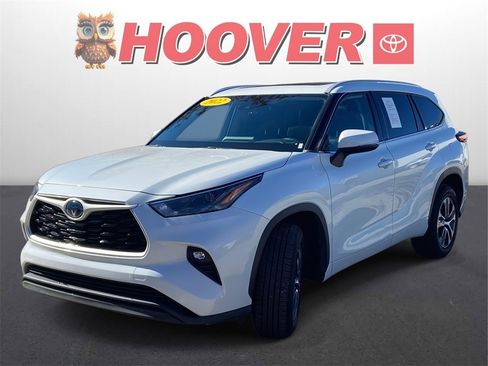 Used 2022 Toyota Highlander XLE image 6