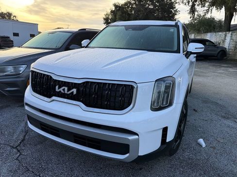 Used 2024 Kia Telluride EX w/ EX Captain's Chair Package FWD image 9