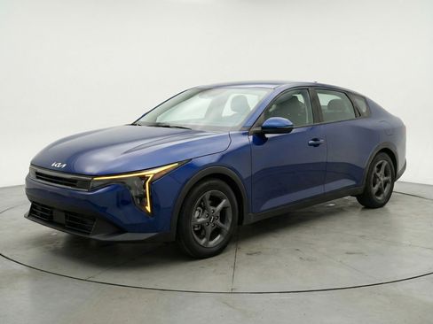 Used 2025 Kia K4 LXS image 3