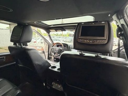 Used 2015 Lincoln Navigator 4WD image 25