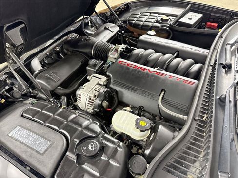 Used 2004 Chevrolet Corvette Convertible w/ Preferred Equipment Group RWD image 26