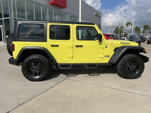 Used 2024 Jeep Wrangler Unlimited image 2