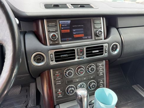 Used 2011 Land Rover Range Rover HSE image 18