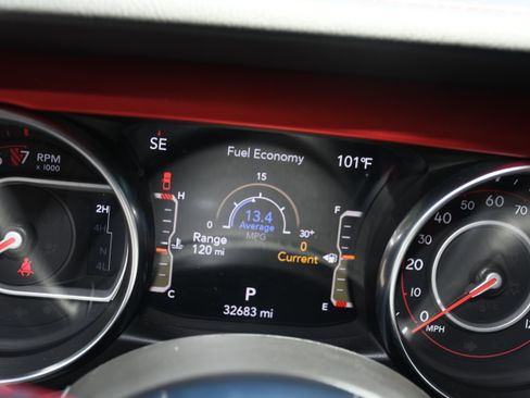 Used 2022 Jeep Gladiator Rubicon w/ Cold Weather Group AWD/4WD image 12