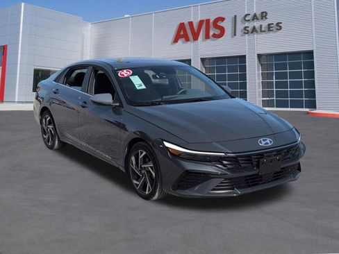 Used 2025 Hyundai Elantra SEL FWD image 3