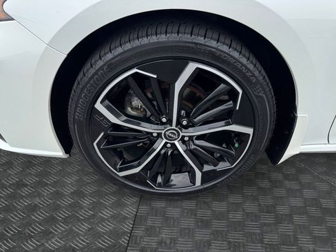 Used 2024 Nissan Altima 2.5 SR w/ SR Premium Package FWD image 14