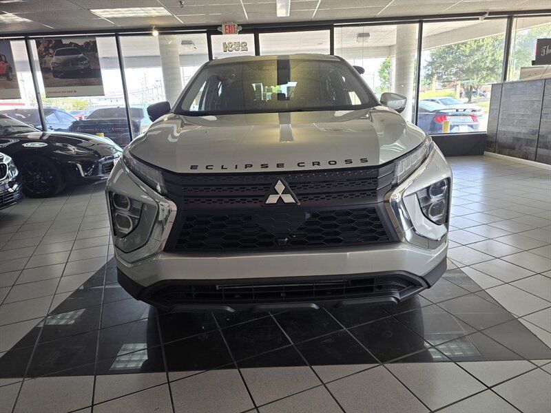Used 2024 Mitsubishi Eclipse Cross LE AWD/4WD image 2