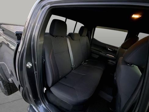 Used 2019 Toyota Tacoma TRD Sport RWD image 19
