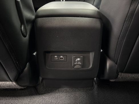 Used 2024 Nissan Frontier SL image 25