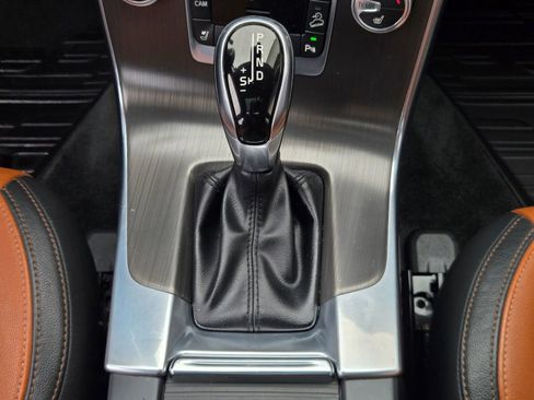 Used 2016 Volvo V60 T5 Cross Country w/ Convenience Package image 28