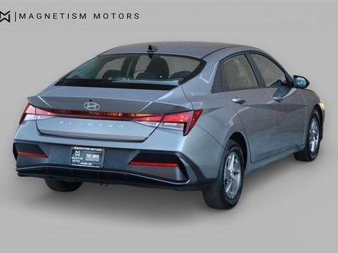 Used 2025 Hyundai Elantra SE w/ Cargo Package FWD image 7