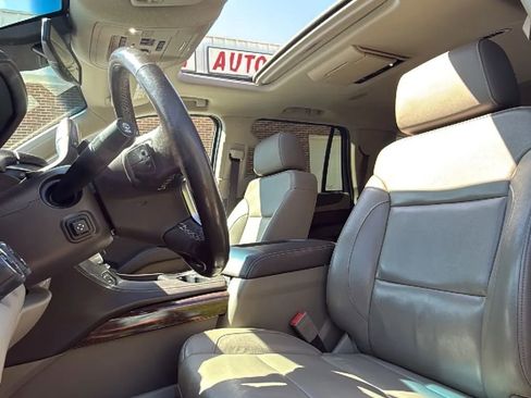 Used 2019 Chevrolet Tahoe LT w/ LT Signature Package AWD/4WD image 18
