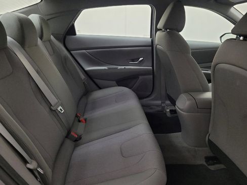 Used 2021 Hyundai Elantra SE FWD image 19