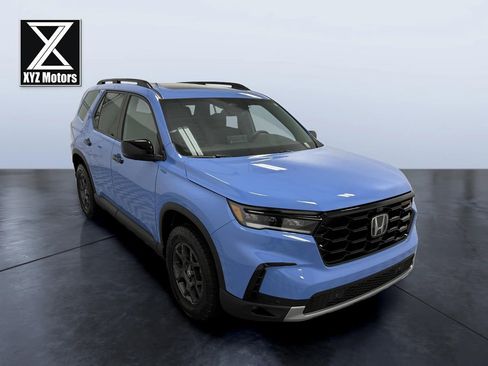 Used 2025 Honda Pilot TrailSport image 7