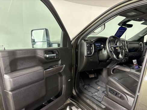 Used 2022 Chevrolet Silverado 2500 LTZ w/ LTZ Premium Package image 13