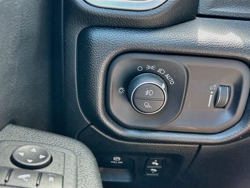 Used 2022 RAM 1500 Big Horn AWD/4WD image 38