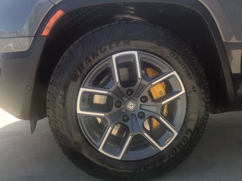 Used 2023 Rivian R1S Adventure AWD/4WD image 27