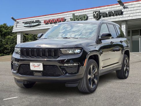 New 2025 Jeep Grand Cherokee Limited w/ Black Appearance Package image 2