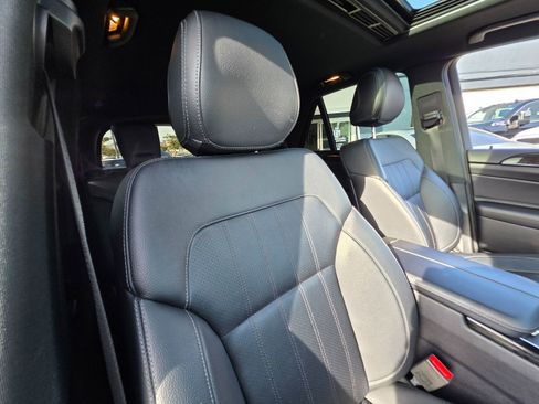 Used 2018 Mercedes-Benz GLE 350 w/ Premium 1 Package image 8