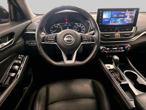 Used 2025 Nissan Altima 2.5 SR w/ SR Premium Package FWD image 5