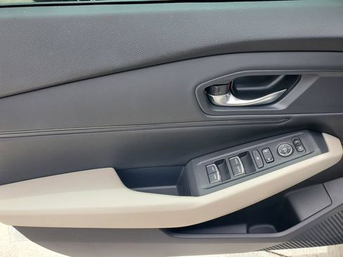 Used 2023 Honda Accord EX image 19