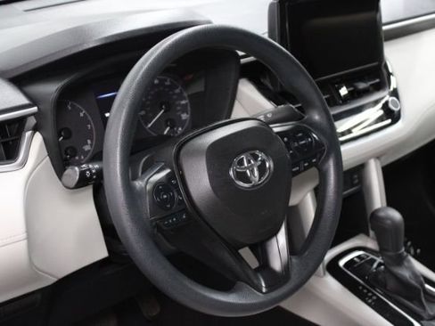 Used 2023 Toyota Corolla Cross L image 11