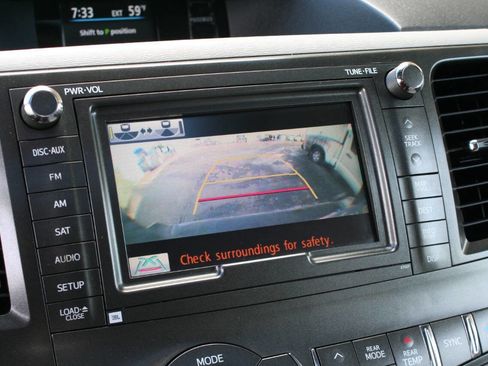 Used 2014 Toyota Sienna XLE image 20