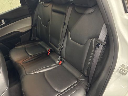 Used 2025 Jeep Compass Limited AWD/4WD image 32