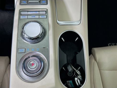 Used 2025 Genesis GV70 2.5T w/ Select Package image 25