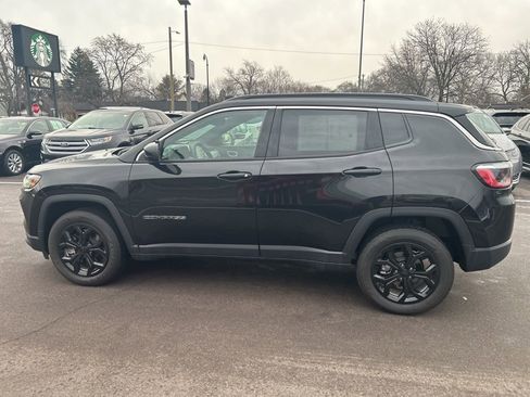 Used 2024 Jeep Compass Latitude AWD/4WD image 8