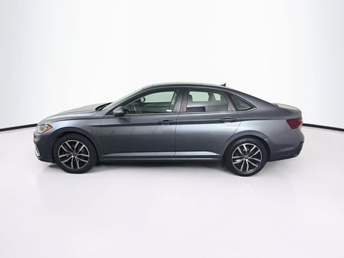 Used 2025 Volkswagen Jetta SE FWD image 4