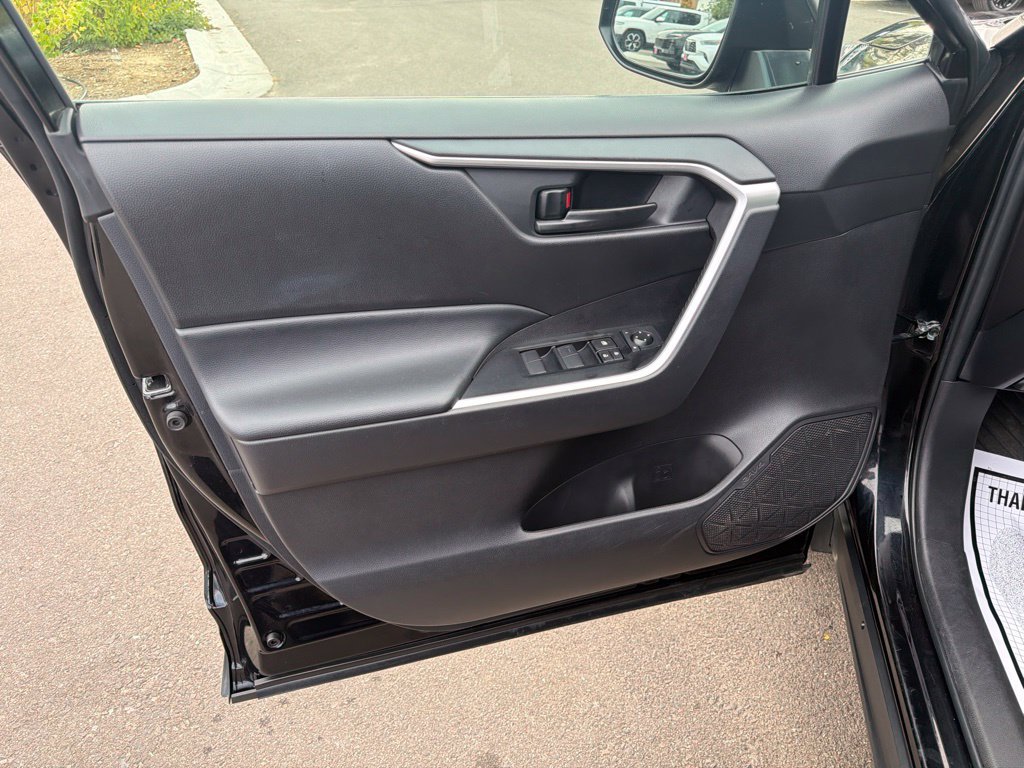 Used 2025 Toyota RAV4 LE AWD/4WD image 23