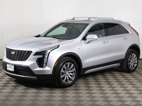 Used 2020 Cadillac XT4 Premium Luxury w/ Cold Weather Package image 11