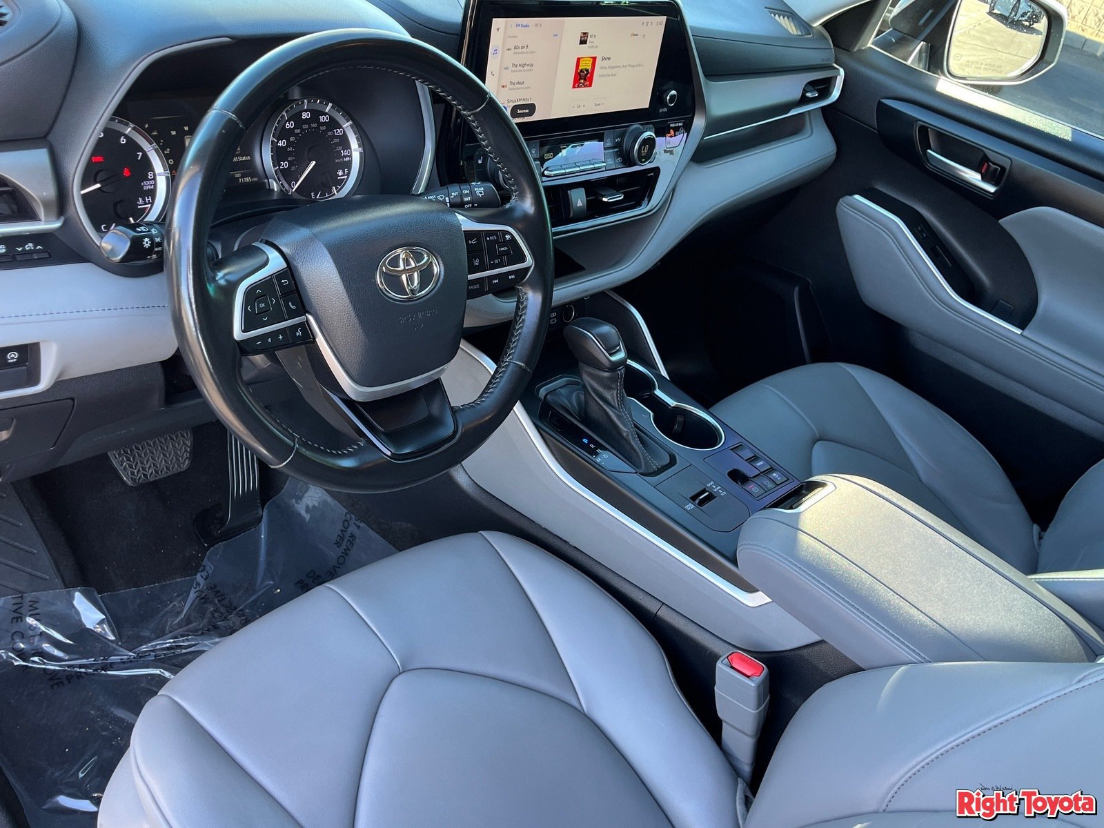 Used 2023 Toyota Highlander XLE FWD image 20