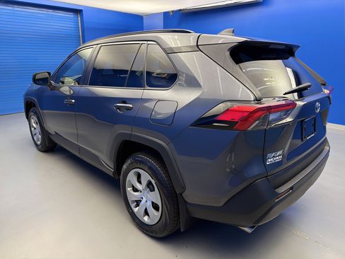 Used 2019 Toyota RAV4 LE FWD image 5
