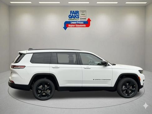 New 2025 Jeep Grand Cherokee L Laredo image 5